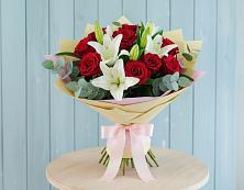 Букет цветов из:  Лилии и Розы в Глазове