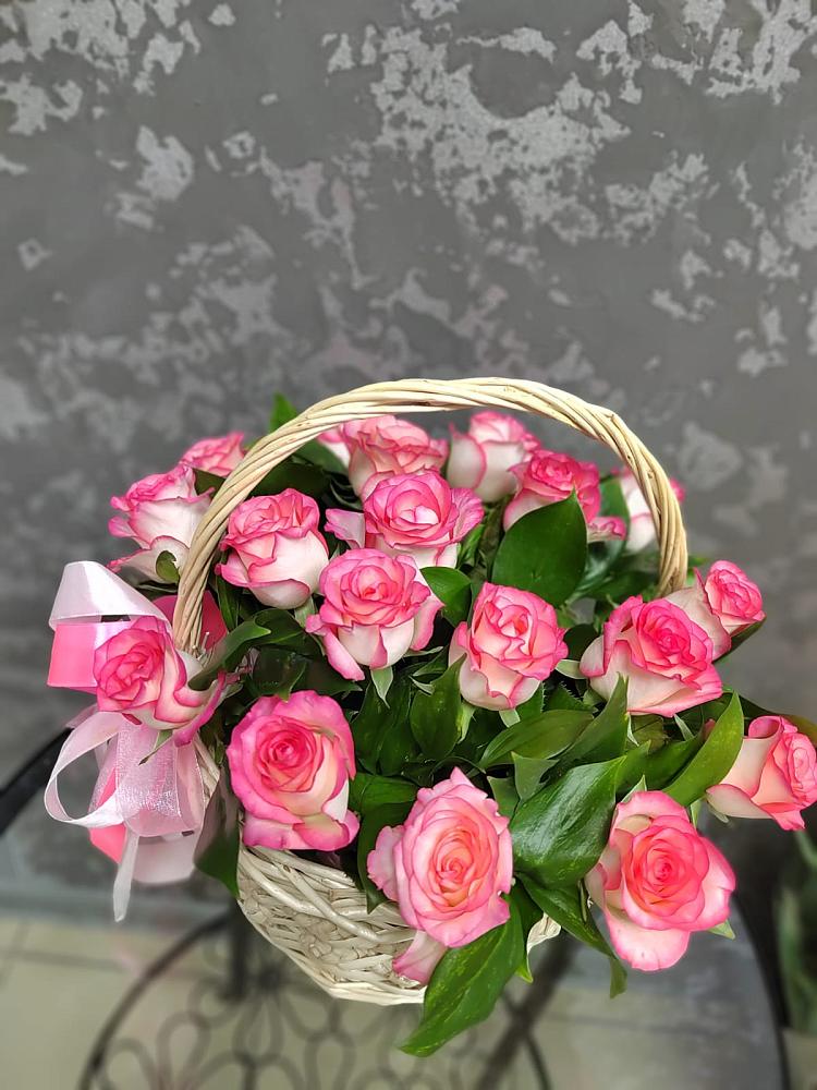 Цветочная композиция из Розы в корзине в Глазове