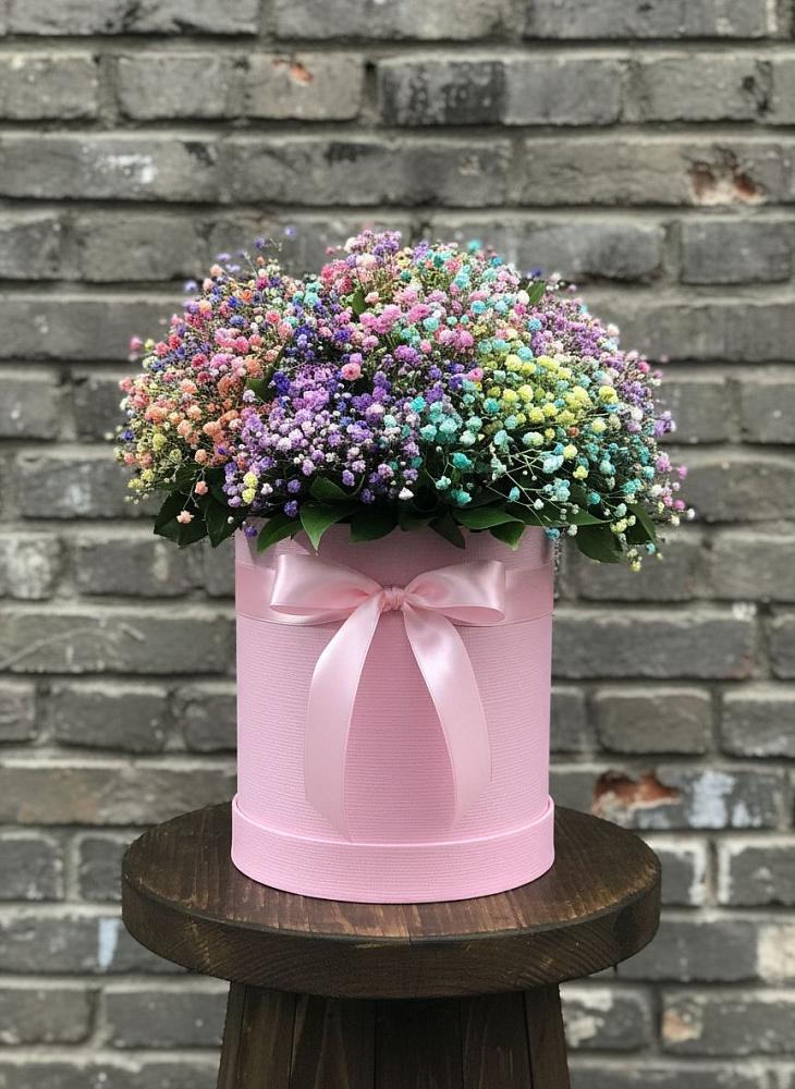 Цветочная композиция из Гипсофила и Розы в шляпной коробке в Глазове