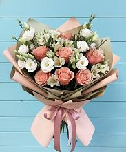 Букет цветов из:  Розы, Альстромерии и Лизиантусы в Глазове