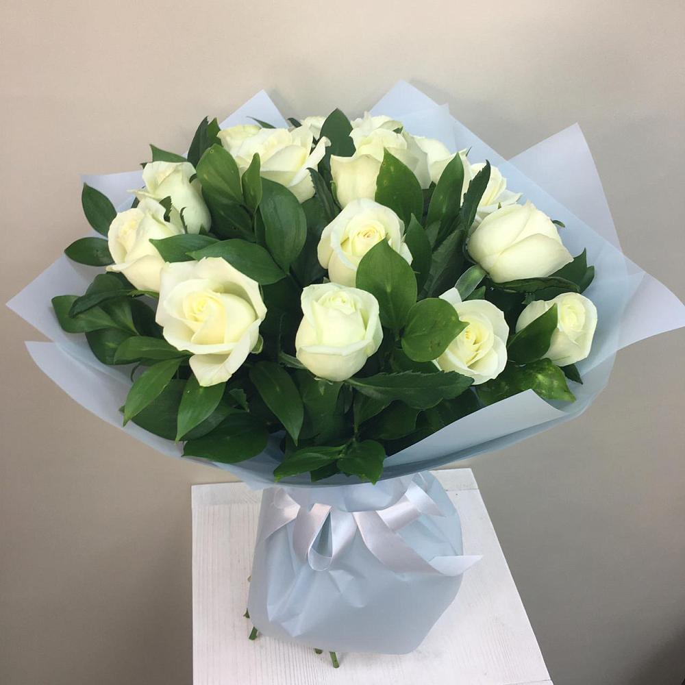 Букет 15 Белых роз Проуд в Глазове