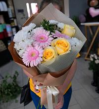 Букет цветов из:  Герберы, Розы и Хризантемы в Глазове