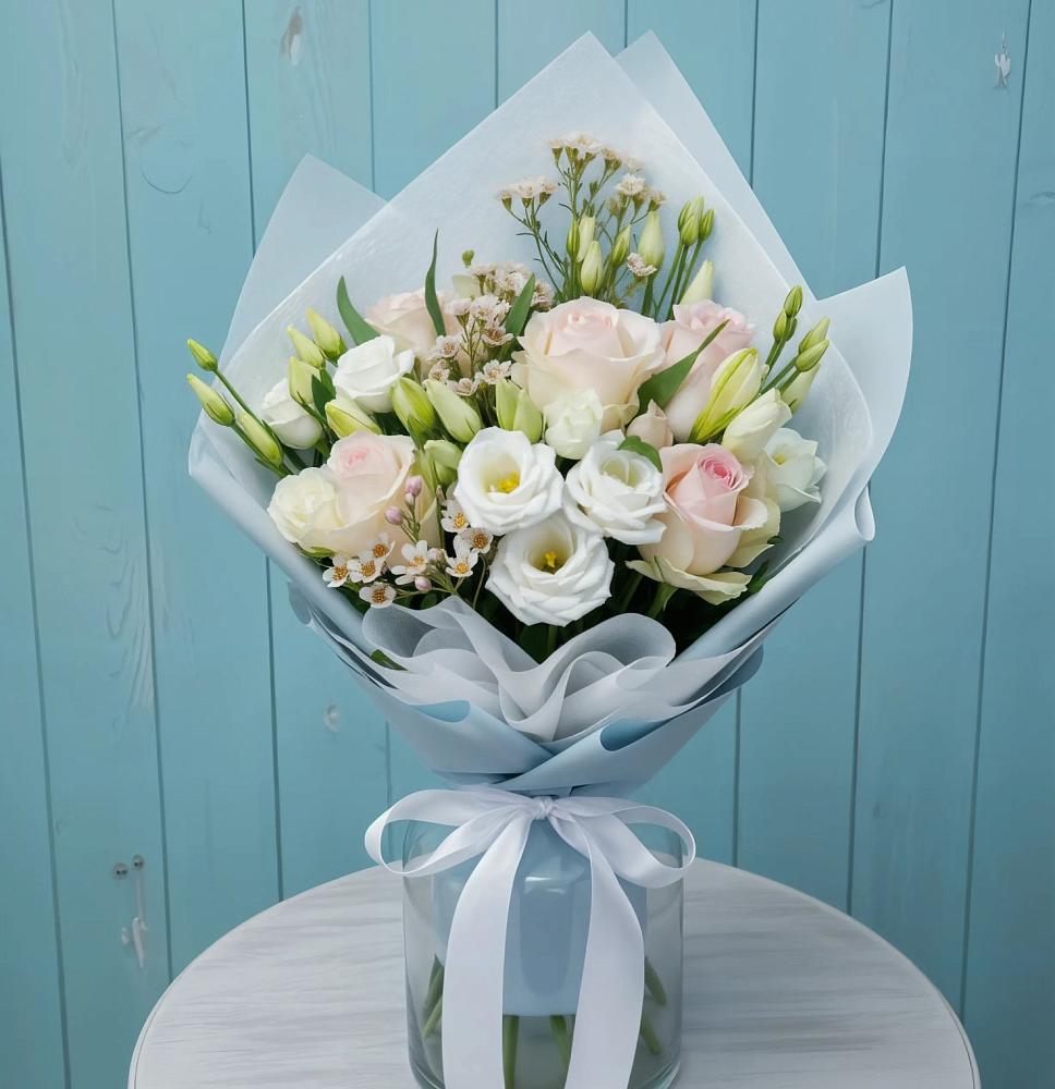 Букет цветов из: Розы и Лизиантусы в Глазове