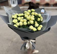 Букет Белые кустовые розы Солинеро в Глазове