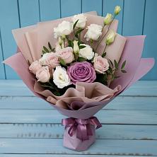 Букет цветов из:  Розы и Лизиантусы в Глазове