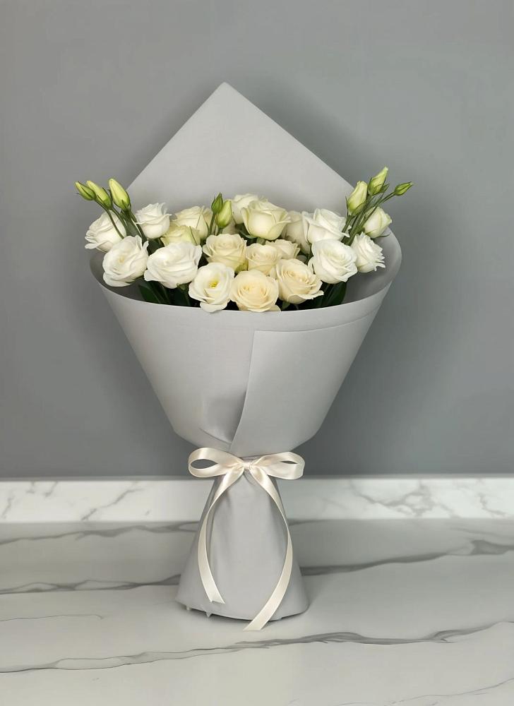 Букет цветов из: Розы и Лизиантусы в Глазове