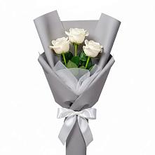Букет 3 белые розы в Глазове