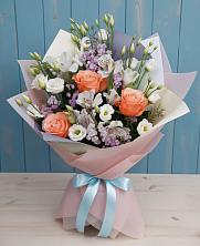 Букет цветов из:  Лизиантусы, Розы, Альстромерии и Гипсофила в Глазове