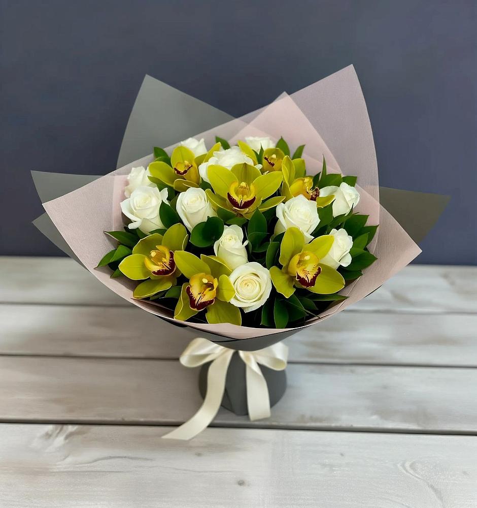 Букет цветов из: Орхидеи и Розы в Глазове