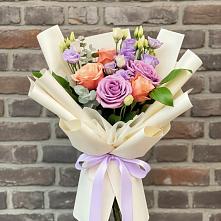 Букет цветов из:  Лизиантусы и Розы в Глазове