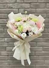 Букет цветов из:  Гвоздики, Розы, Лизиантусы и Хризантемы в Глазове
