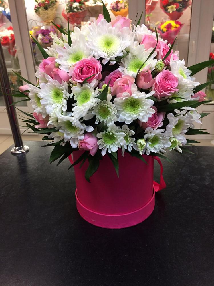 Цветочная композиция из Розы и Хризантемы в шляпной коробке в Глазове