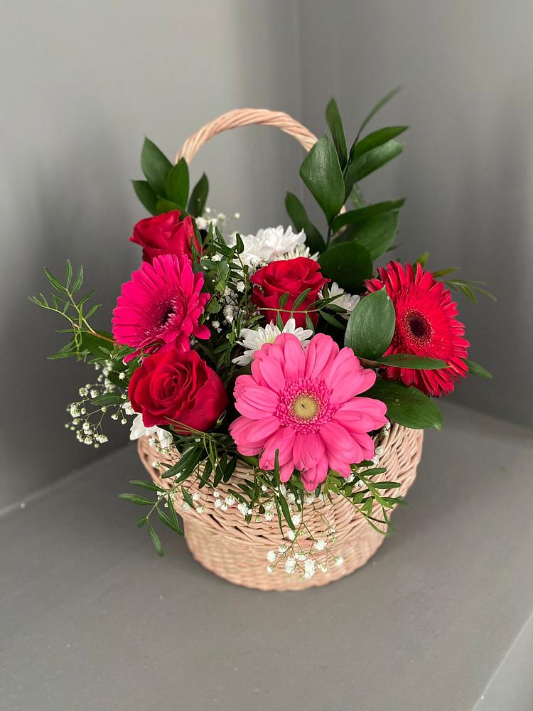 Цветочная композиция из Розы, Хризантемы и Герберы в корзине в Глазове