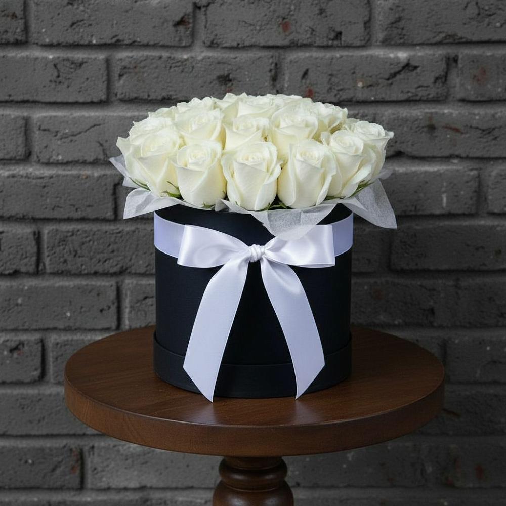 Цветочная композиция из Розы в шляпной коробке в Глазове