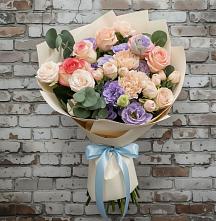 Букет цветов из:  Розы, Лизиантусы и Гвоздики в Глазове