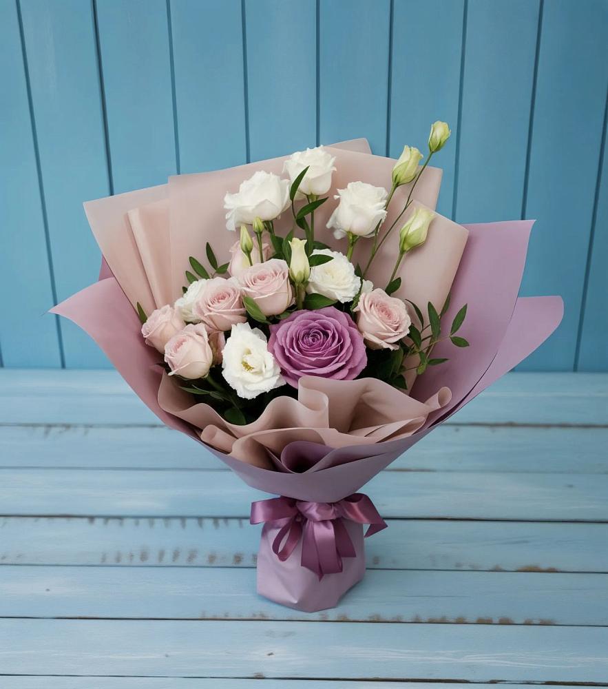 Букет цветов из: Розы и Лизиантусы в Глазове